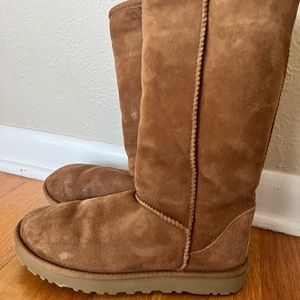 UGGS - SIZE 7 - LIGHTLY USED
